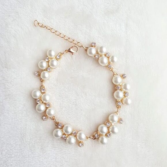 Anthropologie Jewelry - Vintage pearl bracelet A855